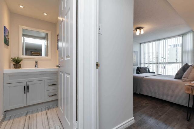 909 - 701 King St W, Condo with 2 bedrooms, 2 bathrooms and 1 parking in Toronto ON | Image 24