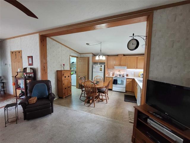 9 Illinois Cres, Home with 2 bedrooms, 2 bathrooms and 2 parking in Wasaga Beach ON | Image 9