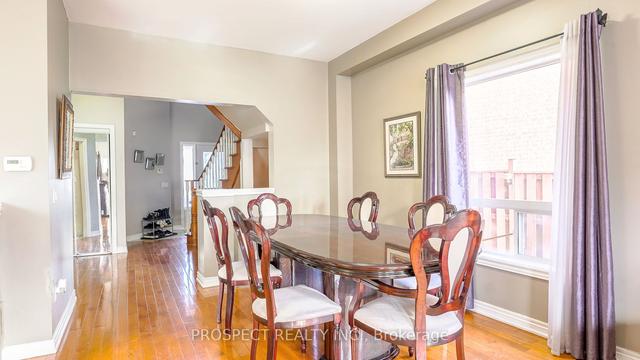 7430 Village Walk, House detached with 3 bedrooms, 4 bathrooms and 5 parking in Mississauga ON | Image 14