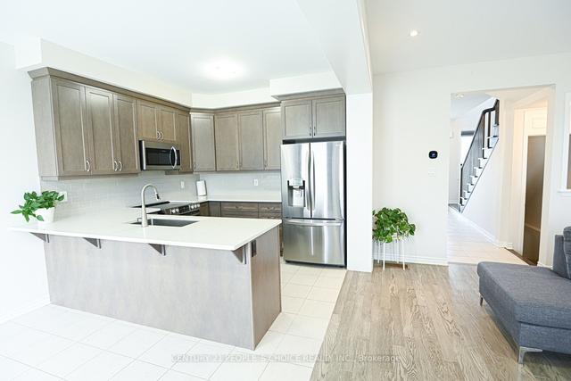 909 Hickory Cres, House detached with 3 bedrooms, 3 bathrooms and 2 parking in Milton ON | Image 10
