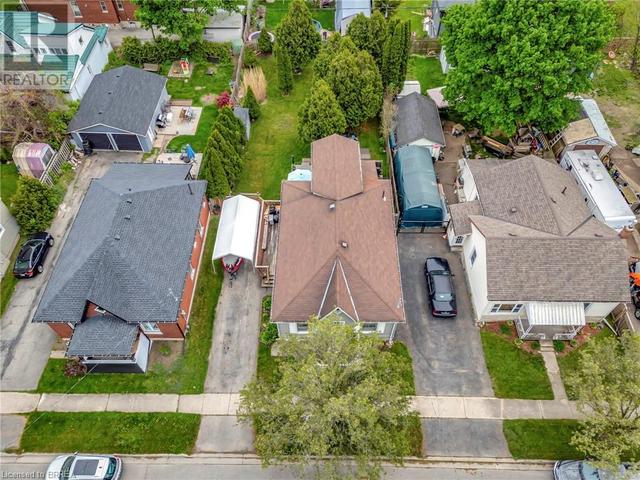8 Walnut St, House detached with 3 bedrooms, 1 bathrooms and 3 parking in Brantford ON | Image 4