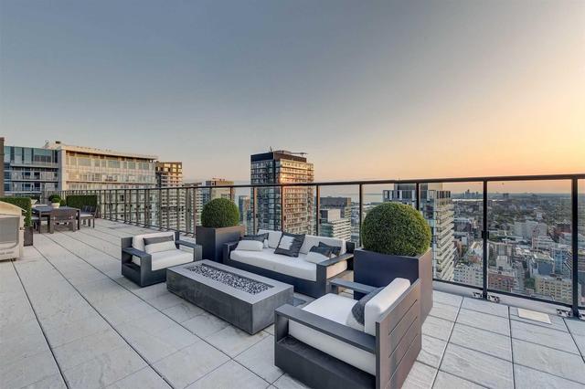 PH1 - 290 Adelaide St W, Condo with 3 bedrooms, 4 bathrooms and 2 parking in Toronto ON | Image 1