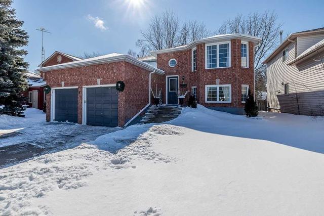 9 Jones Dr, House detached with 2 bedrooms, 2 bathrooms and 4 parking in Barrie ON | Image 1