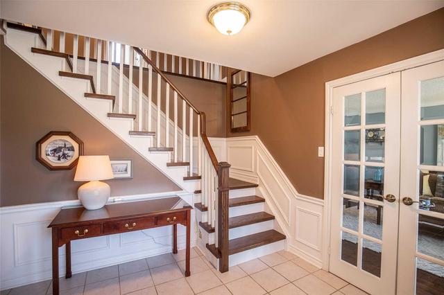 2406 Lambeth Ave, House detached with 4 bedrooms, 3 bathrooms and 2 parking in Burlington ON | Image 3