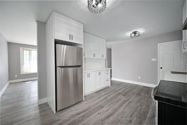 MAIN - 1295 Pinegrove Rd, House detached with 3 bedrooms, 1 bathrooms and 7 parking in Oakville ON | Image 2