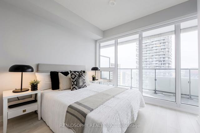 3702 - 2221 Yonge St, Condo with 2 bedrooms, 2 bathrooms and 0 parking in Toronto ON | Image 5