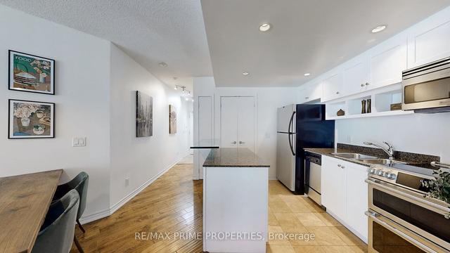 403 - 218 Queens Quay W, Condo with 1 bedrooms, 2 bathrooms and 0 parking in Toronto ON | Image 5