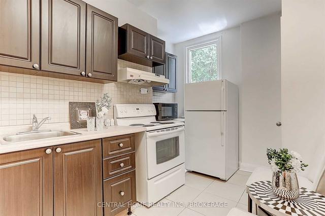 MAIN - 2179 Dundas St W, House detached with 2 bedrooms, 1 bathrooms and 0 parking in Toronto ON | Image 8