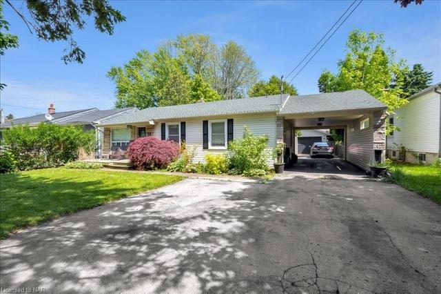 38 Kerman Ave, House detached with 3 bedrooms, 1 bathrooms and 6 parking in Grimsby ON | Image 1