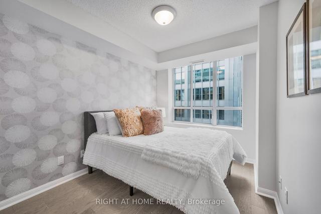 1415 - 140 Simcoe St, Condo with 2 bedrooms, 2 bathrooms and 1 parking in Toronto ON | Image 14