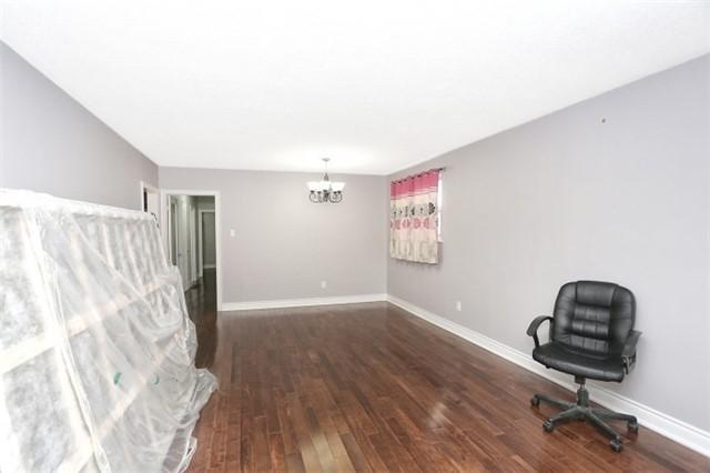 MAIN - 3684 Crabtree Cres, House detached with 3 bedrooms, 1 bathrooms and 1 parking in Mississauga ON | Image 5