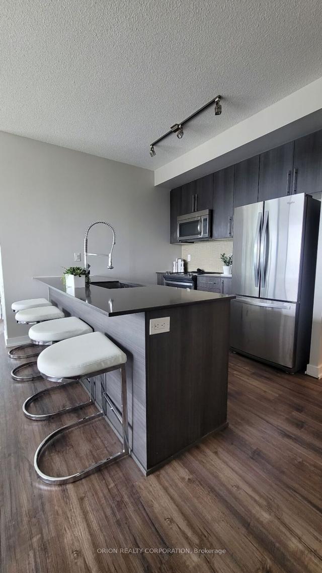 1104 - 510 Curran Pl, Condo with 2 bedrooms, 2 bathrooms and 2 parking in Mississauga ON | Image 4