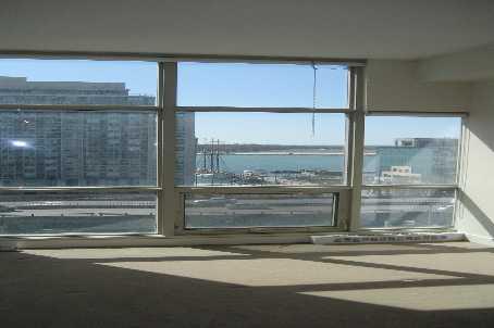 909 - 35 Toronto St, Condo with 2 bedrooms, 2 bathrooms and 1 parking in Toronto ON | Image 3