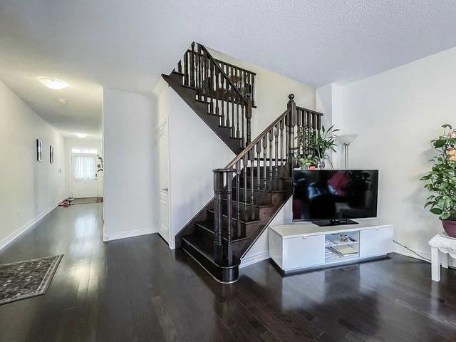 9 Hyacinth St, House attached with 4 bedrooms, 3 bathrooms and 2 parking in Markham ON | Image 9