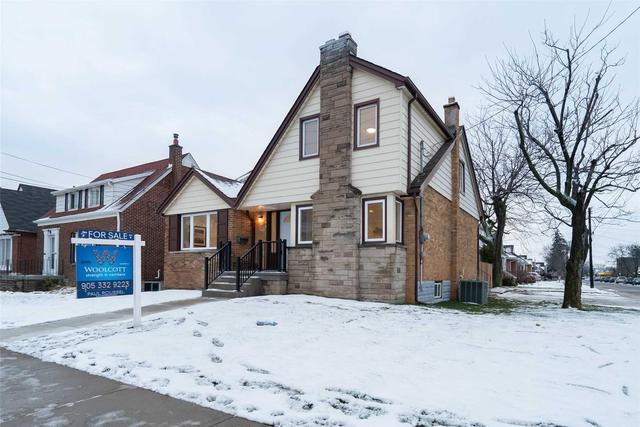 884 Concession St, House detached with 5 bedrooms, 3 bathrooms and 5 parking in Hamilton ON | Image 1