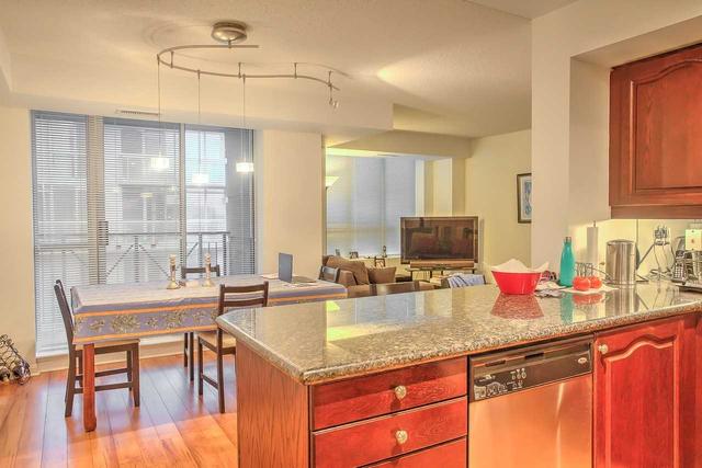 PH19 - 140 Simcoe St, Condo with 2 bedrooms, 1 bathrooms and 1 parking in Toronto ON | Image 8