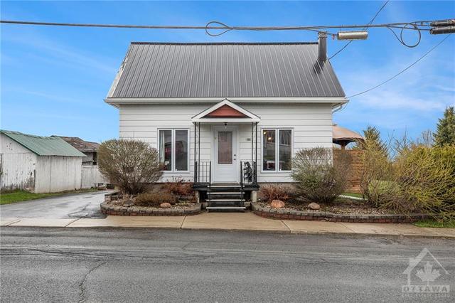 909 Elizabeth St, House detached with 3 bedrooms, 2 bathrooms and 5 parking in Curran ON | Image 1