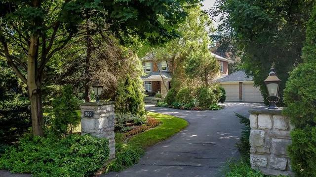 960 Meadow Wood Rd, House detached with 4 bedrooms, 3 bathrooms and 19 parking in Mississauga ON | Image 3