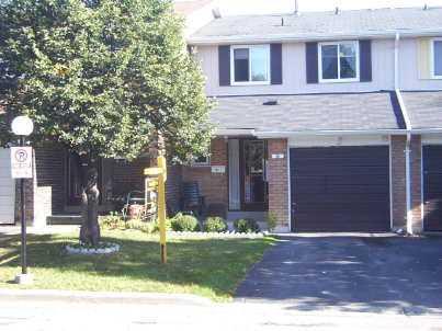 90 - 90 Carisbrooke Crt, Townhouse with 3 bedrooms, 2 bathrooms and null parking in Brampton ON | Image 1