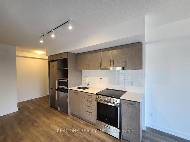 511 - 219 Dundas St E, Condo with 2 bedrooms, 1 bathrooms and 0 parking in Toronto ON | Image 2