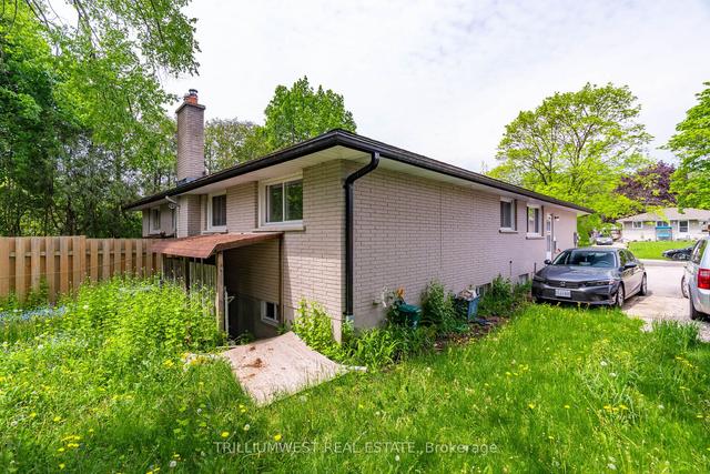 197 A Cedarvale Cres, House detached with 6 bedrooms, 3 bathrooms and 3 parking in Waterloo ON | Image 15