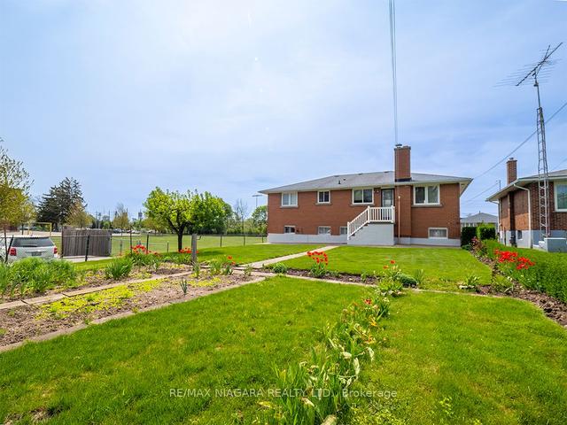 18 Brock St, House detached with 3 bedrooms, 2 bathrooms and 3 parking in Port Colborne ON | Image 26