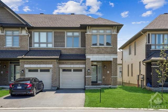 635 Capricorn Cir, Townhouse with 3 bedrooms, 3 bathrooms and 2 parking in Ottawa ON | Image 1