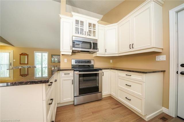 8850 Timberwood Trail, House detached with 3 bedrooms, 3 bathrooms and 10 parking in Grand Bend ON | Image 9