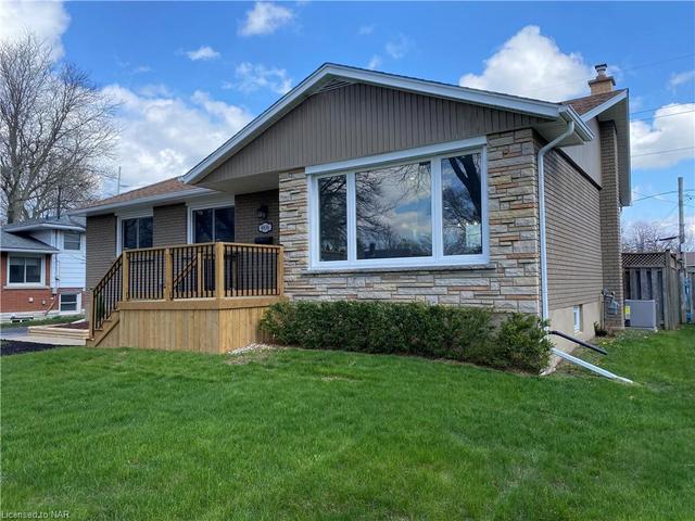8836 Roosevelt St, House detached with 5 bedrooms, 2 bathrooms and 4 parking in Niagara Falls ON | Image 12
