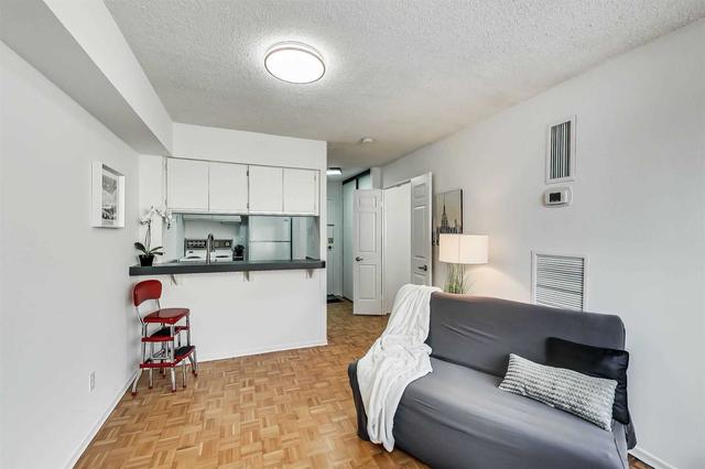 909 - 120 St Patrick St, Condo with 1 bedrooms, 1 bathrooms and 0 parking in Toronto ON | Image 2