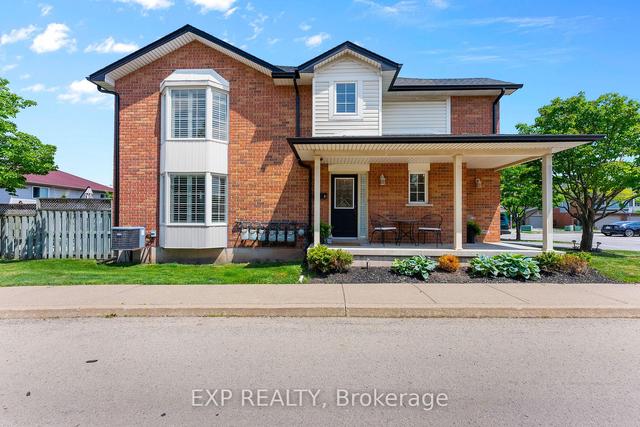 8 - 311 On 8, Townhouse with 3 bedrooms, 2 bathrooms and 2 parking in Hamilton ON | Image 1