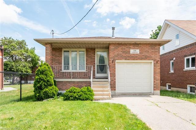 209 Clarence St, House detached with 2 bedrooms, 2 bathrooms and 2 parking in Brantford ON | Image 1