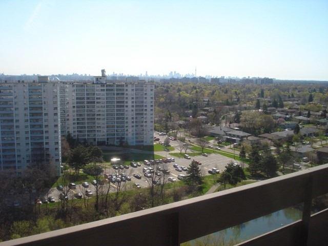 PH-19 - 11 Wincott Dr, Condo with 2 bedrooms, 1 bathrooms and 1 parking in Etobicoke ON | Image 12