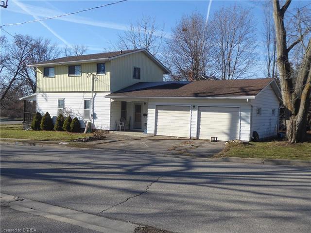 9 High St, House detached with 4 bedrooms, 2 bathrooms and 4 parking in Brant ON | Image 4