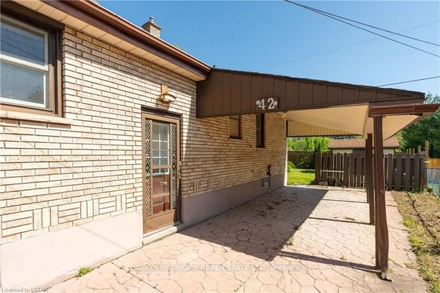 42 Cronyn Cres, House detached with 2 bedrooms, 2 bathrooms and 3 parking in London ON | Image 20