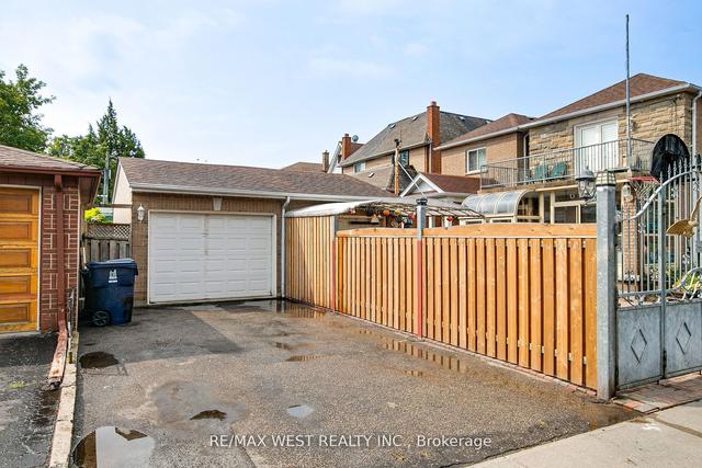 639 Caledonia Rd, House detached with 3 bedrooms, 3 bathrooms and 3 parking in York ON | Image 33