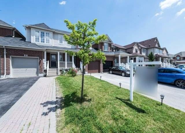 90 Big Moe Cres, House attached with 3 bedrooms, 3 bathrooms and 2 parking in Brampton ON | Image 2
