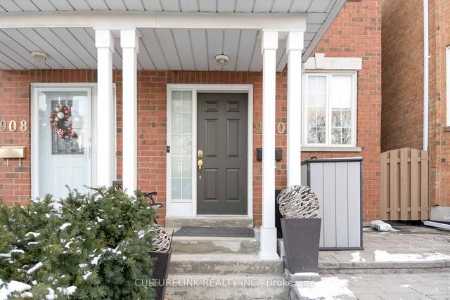 MAIN2ND - 910 St Clarens Ave, House detached with 3 bedrooms, 2 bathrooms and 0 parking in Toronto ON | Image 23