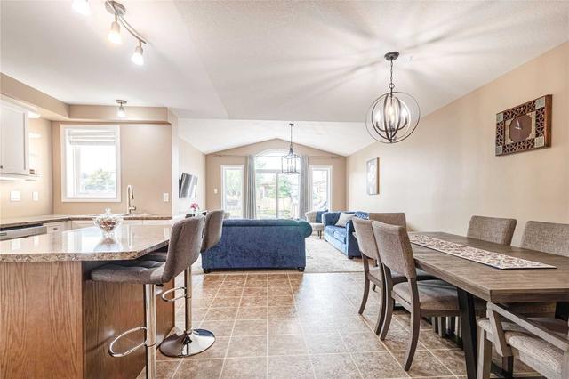 909 Silverfox Cres, House attached with 3 bedrooms, 3 bathrooms and 3 parking in London ON | Image 3