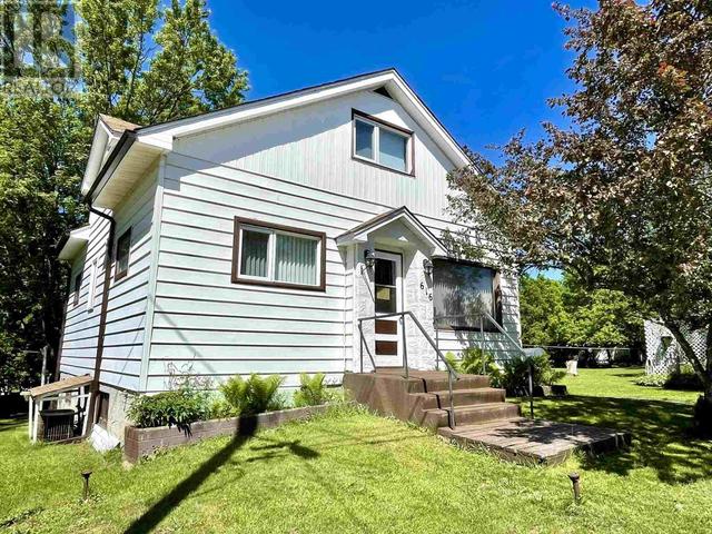 616 18 Th Ave N, House detached with 4 bedrooms, 2 bathrooms and null parking in Kenora ON | Image 1