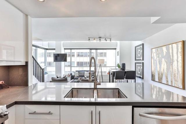 909 - 80 Cumberland St, Condo with 3 bedrooms, 3 bathrooms and 1 parking in Toronto ON | Image 10