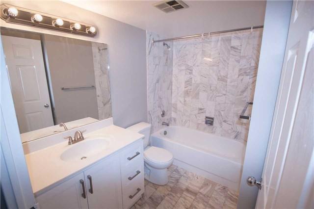 PH201 - 325 Webb Dr, Condo with 2 bedrooms, 2 bathrooms and 1 parking in Mississauga ON | Image 8