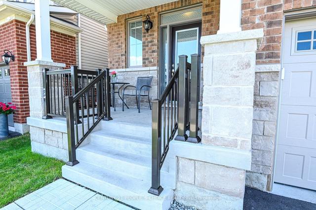 909 Hickory Cres, House detached with 3 bedrooms, 3 bathrooms and 2 parking in Milton ON | Image 2