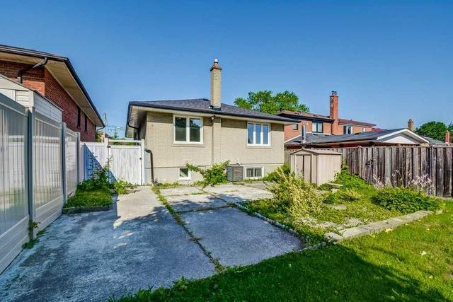MAIN - 241 Rosemount Ave, House detached with 3 bedrooms, 1 bathrooms and 1 parking in York ON | Image 16