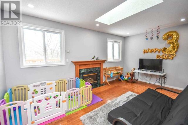 MAIN - 29 Garibaldi Dr, House detached with 3 bedrooms, 2 bathrooms and 2 parking in Barrie ON | Image 15