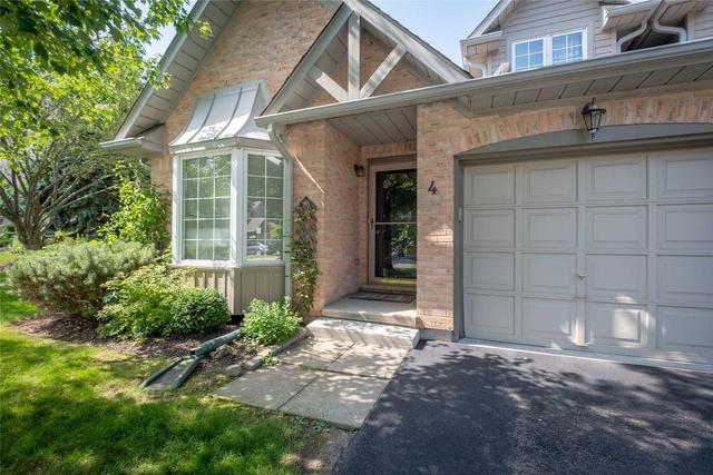 4 - 320 Hamilton Dr, Townhouse with 3 bedrooms, 2 bathrooms and 1 parking in Ancaster ON | Image 2