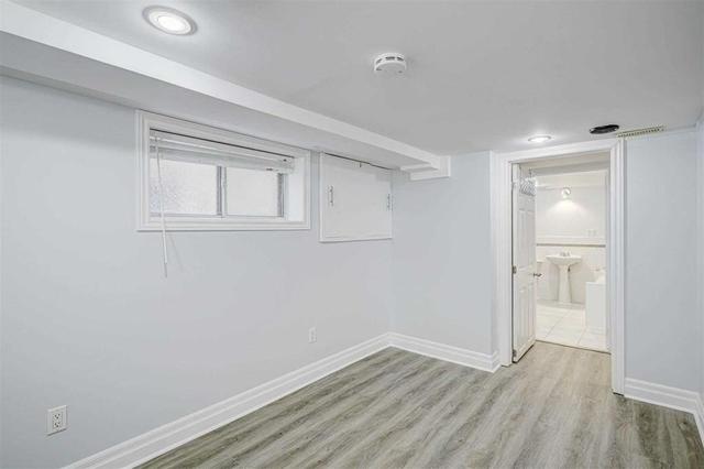 MAIN - 1822 Dufferin St, House detached with 2 bedrooms, 1 bathrooms and 0 parking in Toronto ON | Image 11