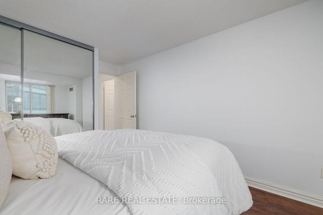 1003 - 33 University Ave, Condo with 2 bedrooms, 2 bathrooms and 1 parking in Toronto ON | Image 21