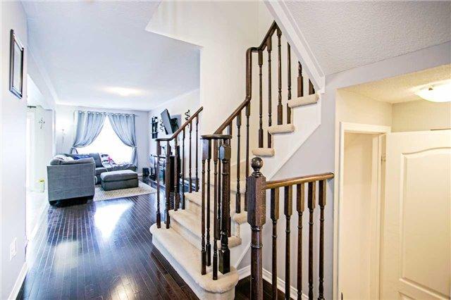 909 Fetchison Dr, House attached with 3 bedrooms, 3 bathrooms and 2 parking in Oshawa ON | Image 3