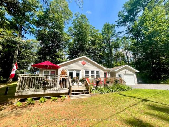 886 Muskoka Rd 10, House detached with 2 bedrooms, 1 bathrooms and 5 parking in Port Sydney ON | Image 1